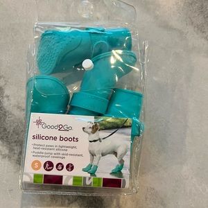 New Never Worn Blue/Teal Silicone Dog Boots Size Small